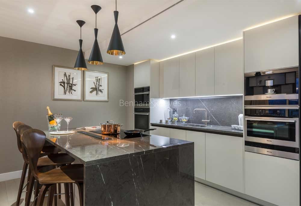 Kitchen view of London Dock Image 1