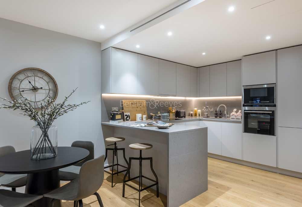 Kitchen view of London Dock Image 3