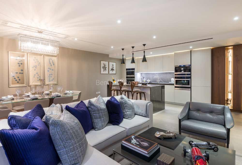 Reception view of London Dock Image 3