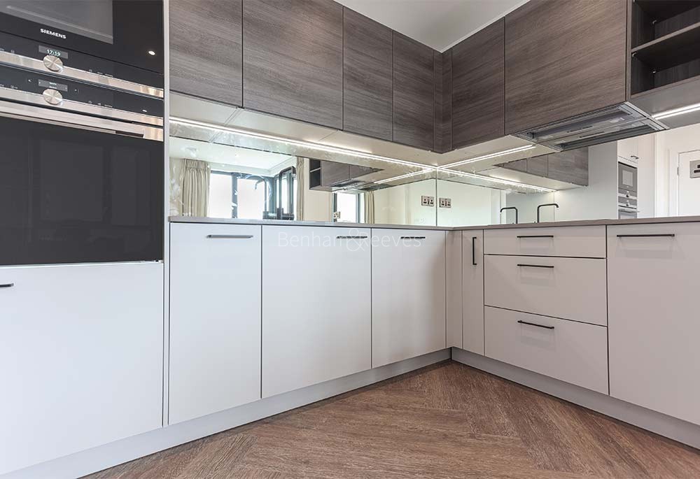 Kitchen view of London Square Greenwich Image 1
