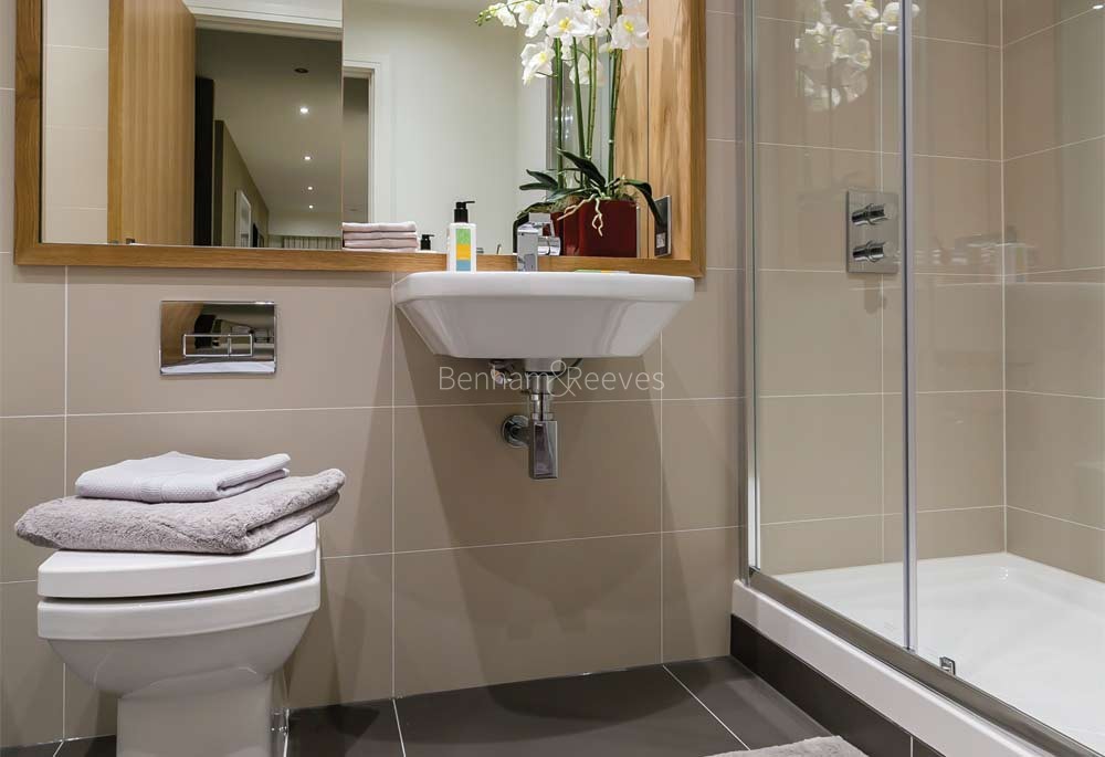 Bathroom view of Marine Wharf East Image 1