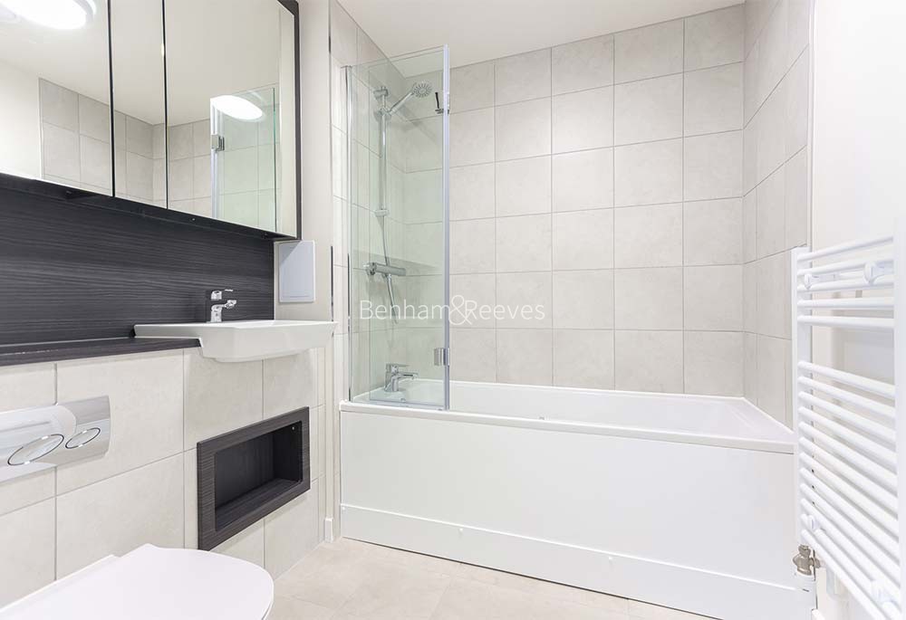 Bathroom view of No.10 Watkin Road Image 2