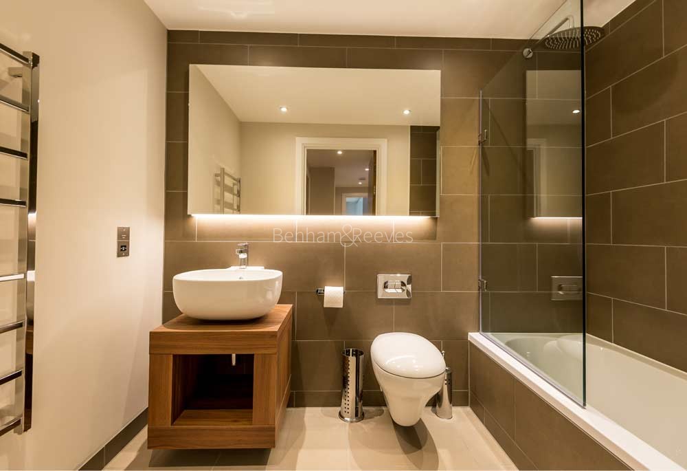 Bathroom view of One Commercial Street Image 1