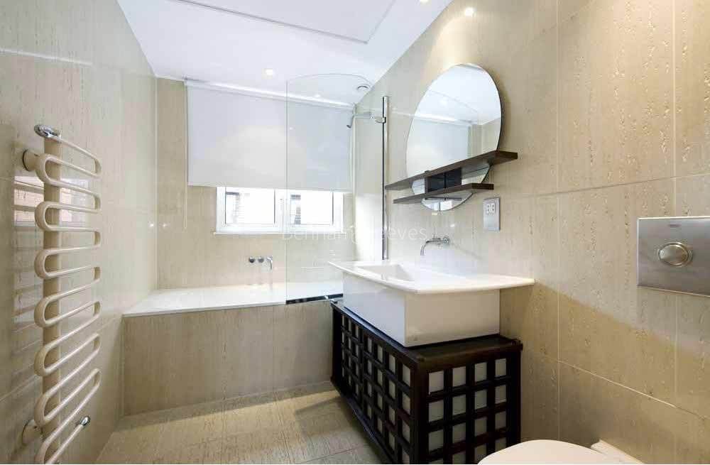 Bathroom view of One Hans Crescent Image 1