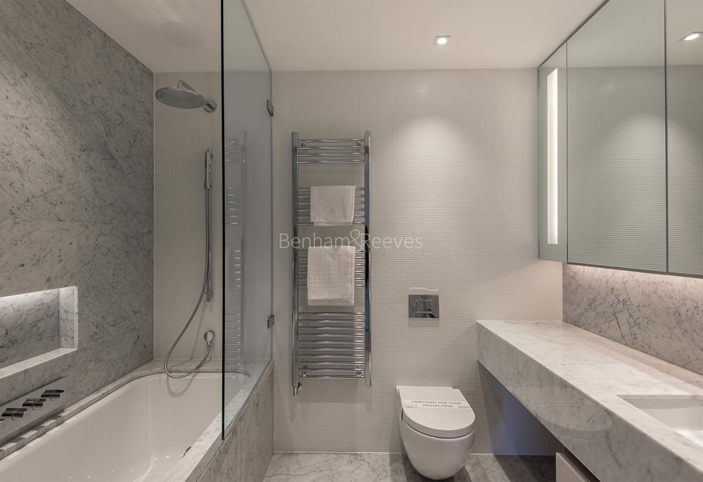 Bathroom view of One Tower Bridge Image 1