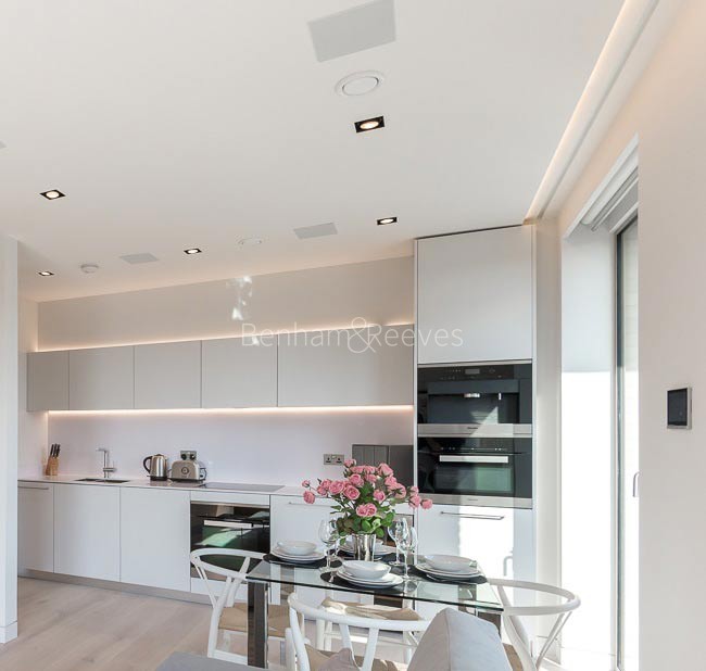 Kitchen view of One Tower Bridge Image 1