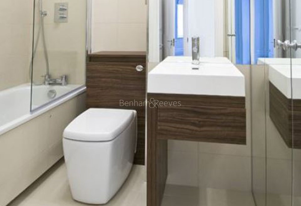 Bathroom view of Paddington Central Image 1