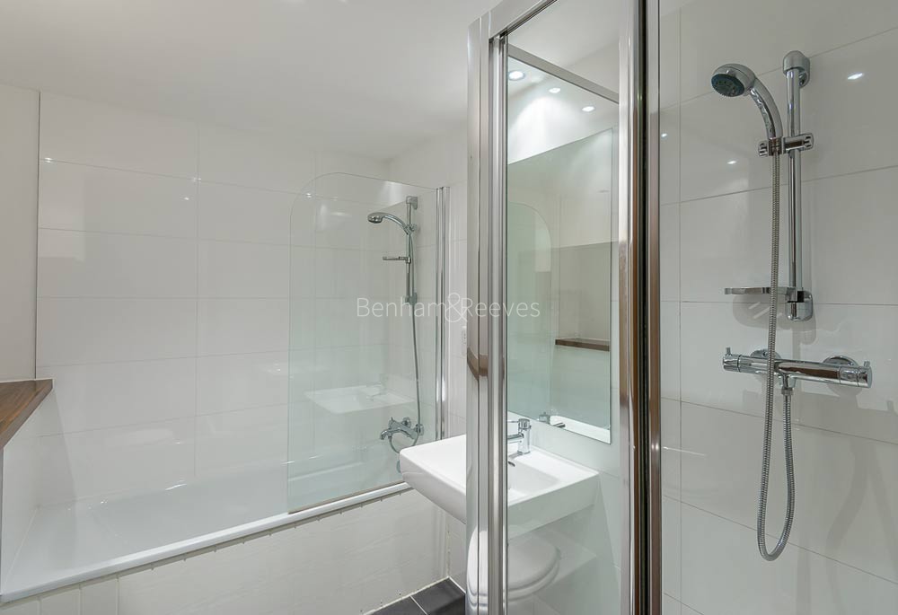 Bathroom view of Pegaso Image 1