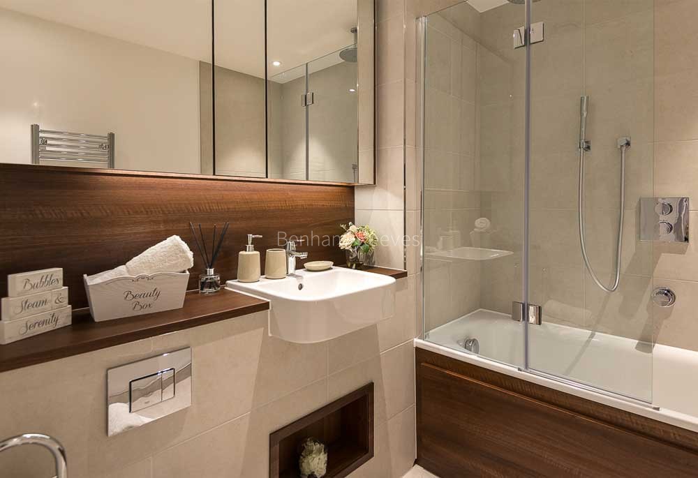 Bathroom view of Putney Rise Image 1