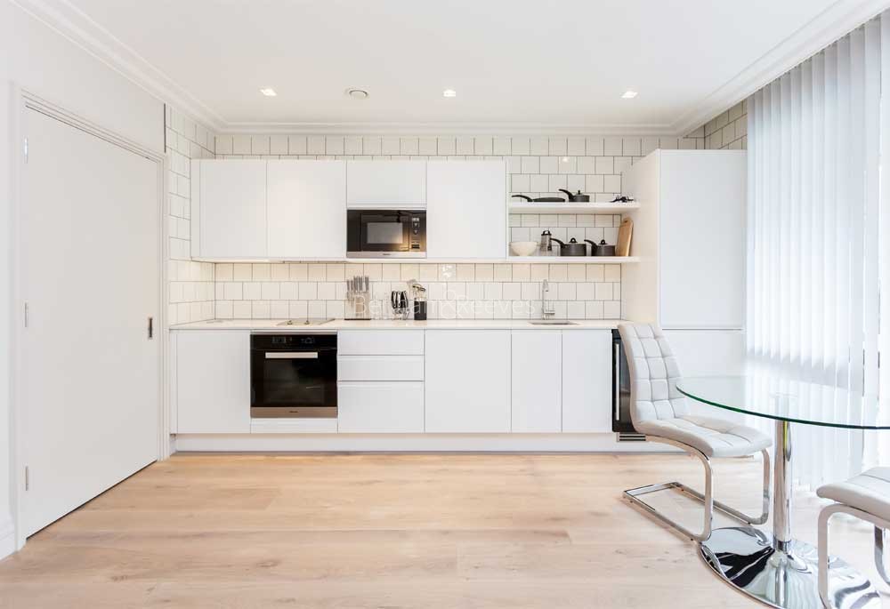 Kitchen view of Queen's Wharf Image 1