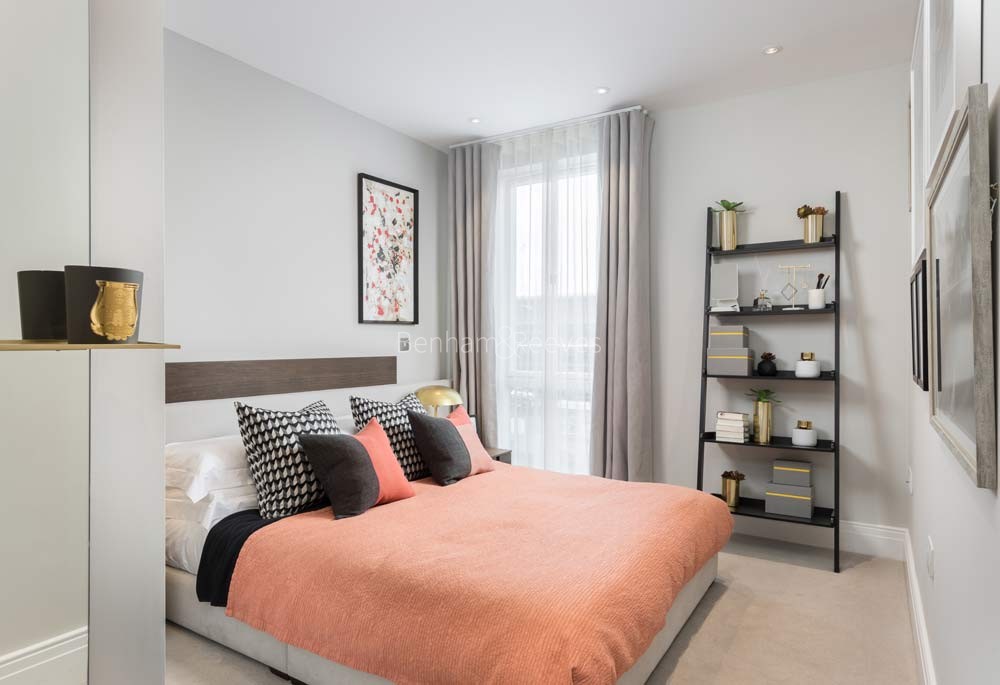 Bedroom view of Queenshurst Image 2