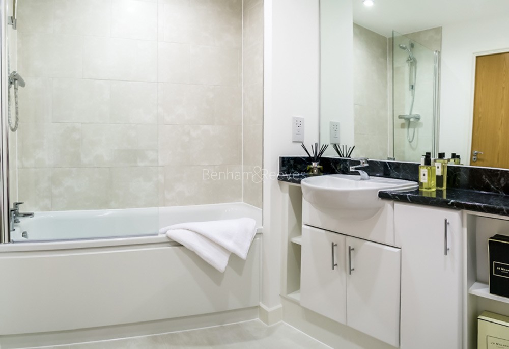 Bathroom view of Renaissance Image 1