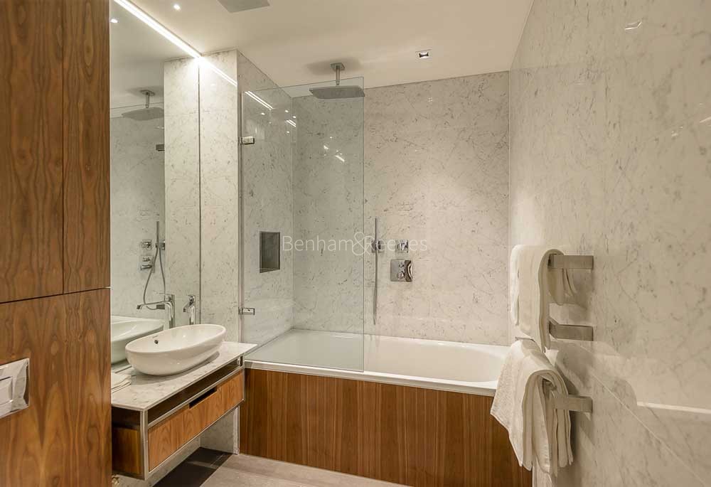 Bathroom view of Roman House Image 1