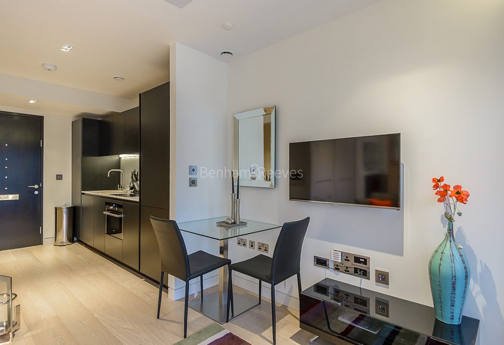 Kitchen view of Roman House Image 2