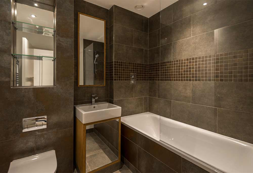 Bathroom view of Royal Arsenal Riverside Image 1