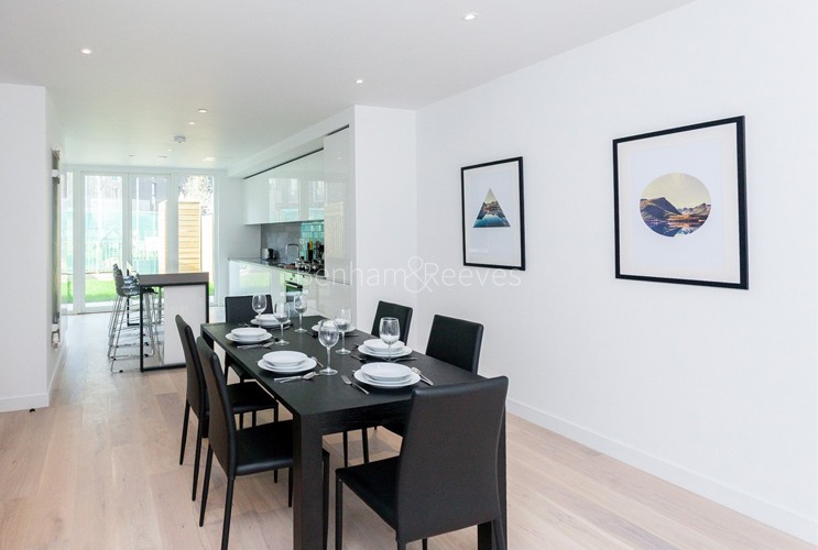 Reception view of Royal Wharf Image 1