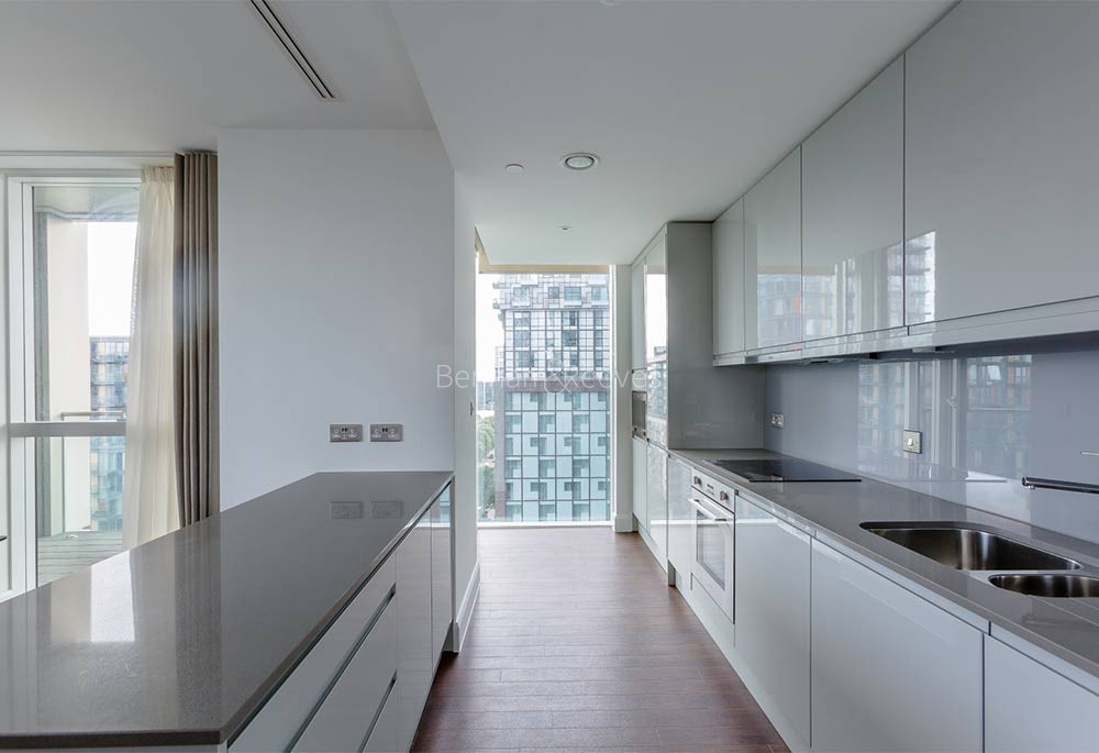 Kitchen view of Sailmakers Image 1