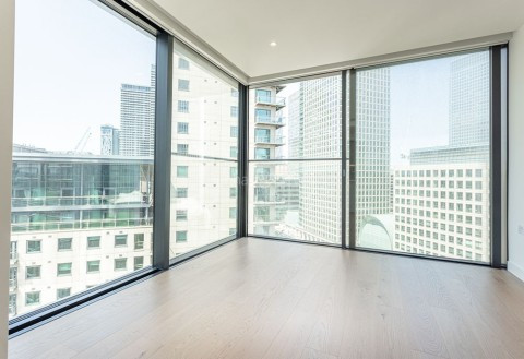 Bedroom view of South Quay Plaza Image 2
