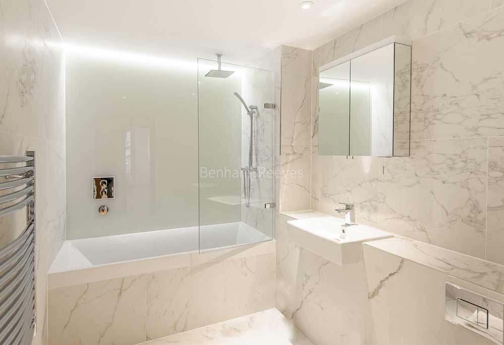 Bathroom view of St Dunstan's Court Image 1