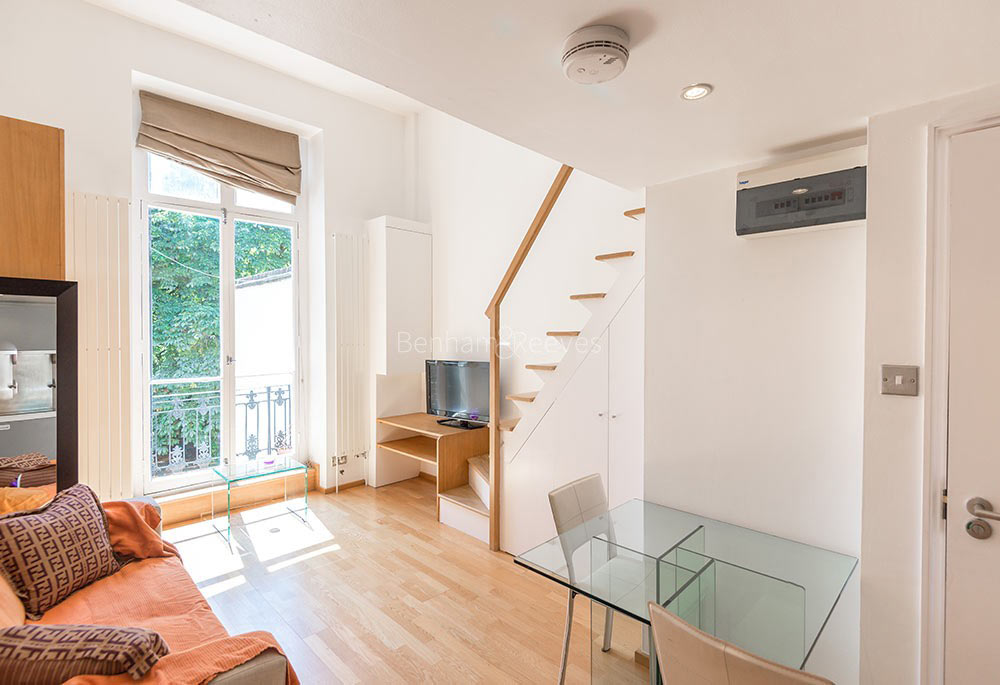 Reception view of St Stephens Gardens Image 2