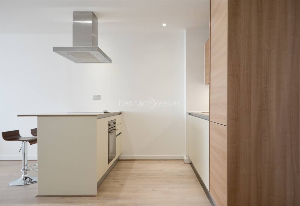 Kitchen view of Stratford Plaza Image 1