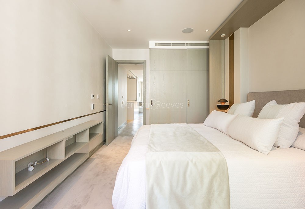 Bedroom view of The Compton Image 3