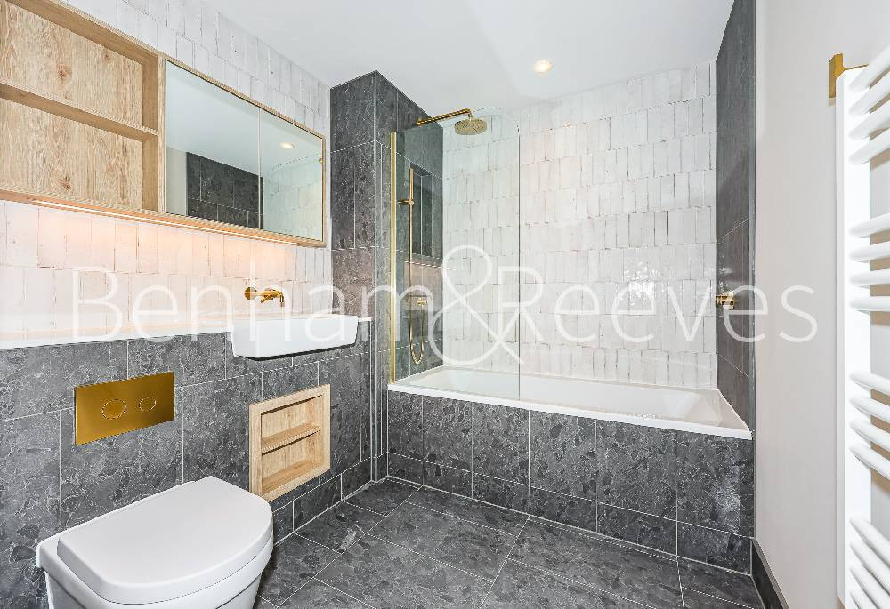 Bathroom view of The Draper Image 3