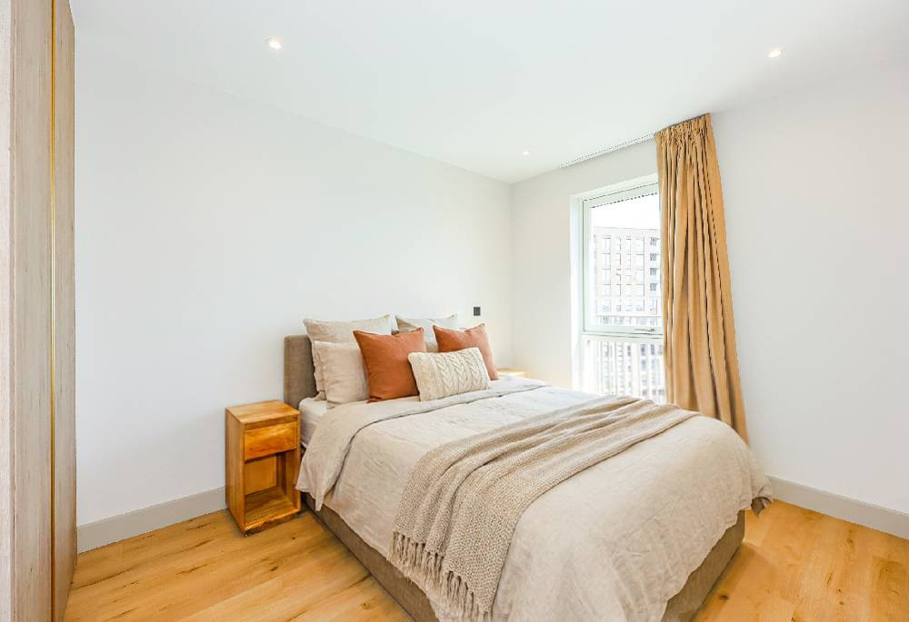 Bedroom view of The Draper Image 3