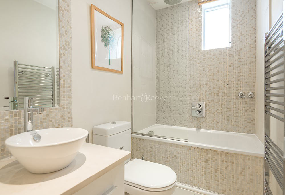 Bathroom view of The Knightsbridge Image 2