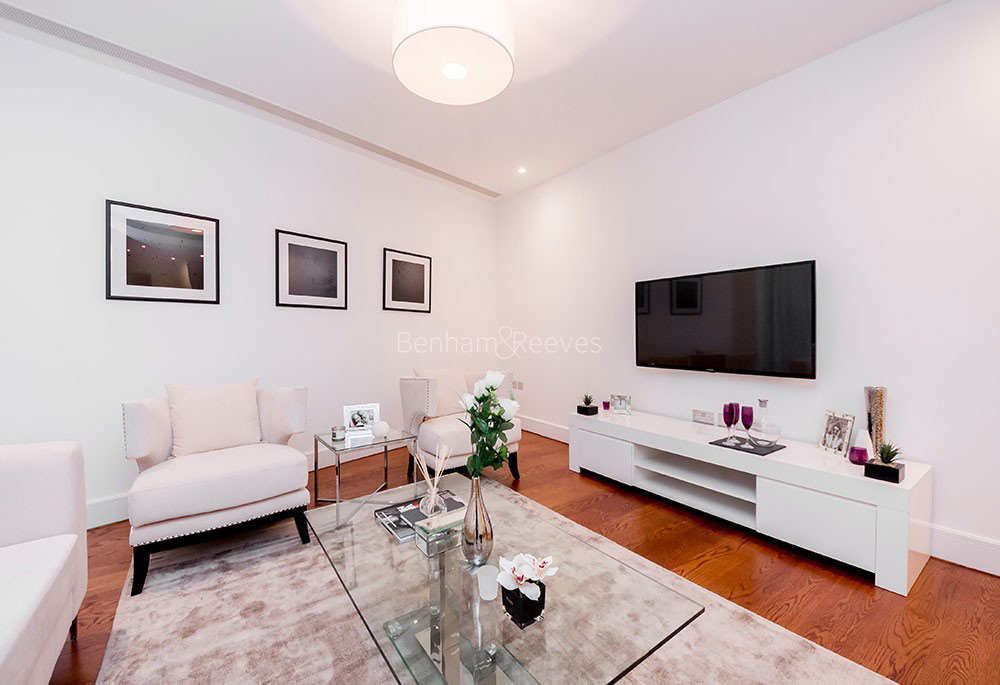 Reception view of The Knightsbridge Image 1