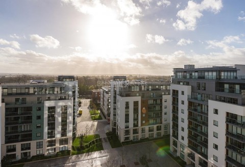 Kew Bridge West, Kew, TW8
