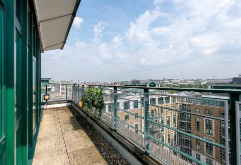 Warren House (Kensington Westside), Kensington, W14