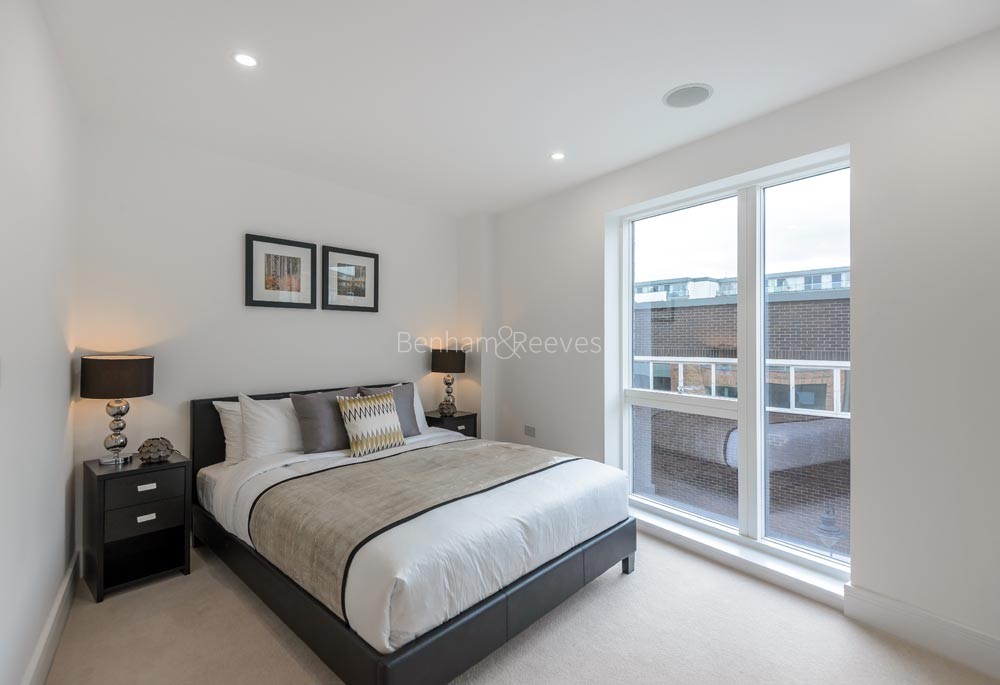 Bedroom view of Tower Bridge Gardens Image 1