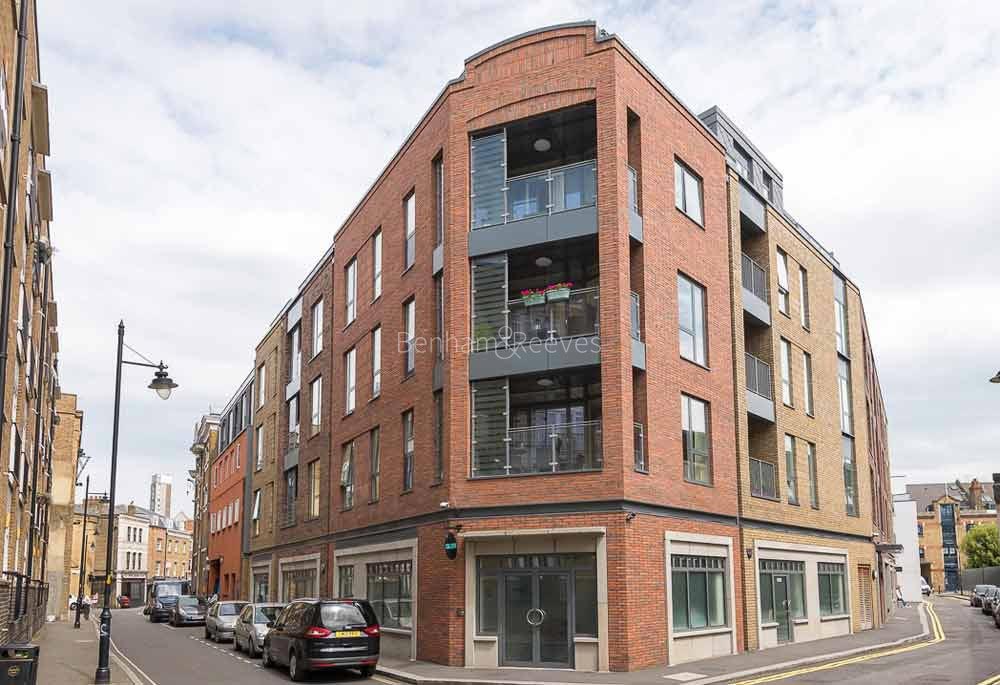Exterior view of Tower Bridge Gardens Image 1