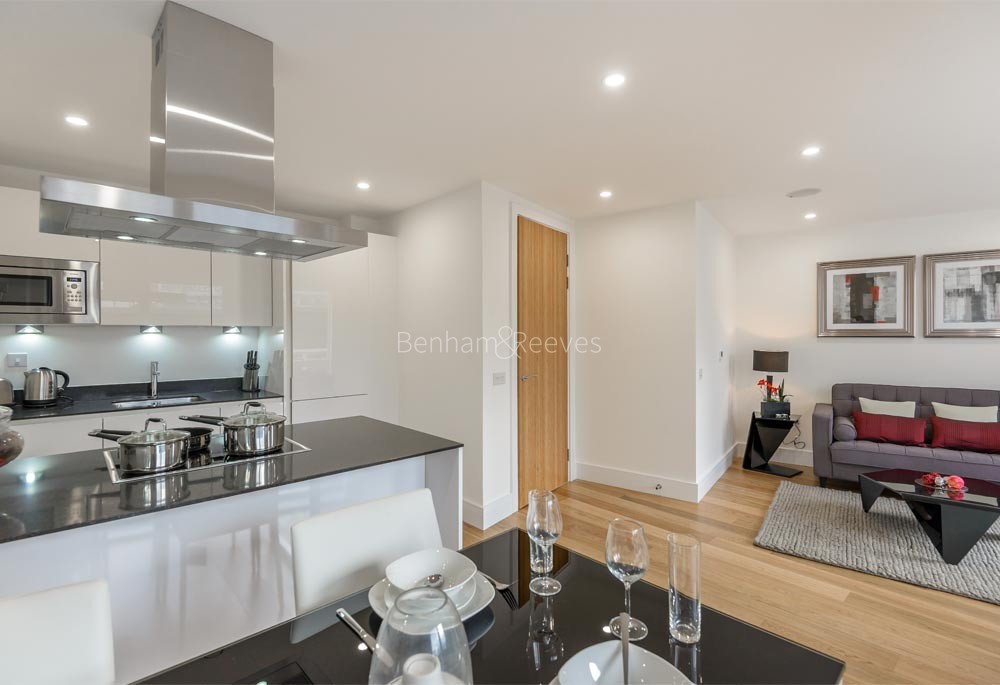 Kitchen view of Tower Bridge Gardens Image 2