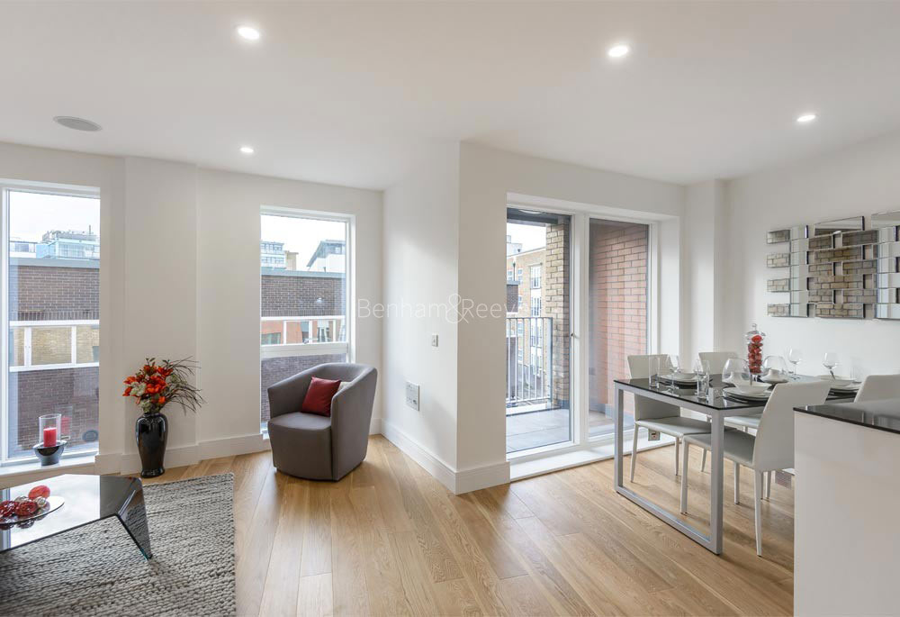 Reception view of Tower Bridge Gardens Image 1