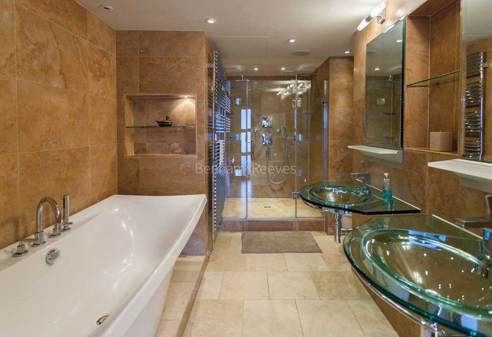Bathroom view of Chelsea Harbour Image 1