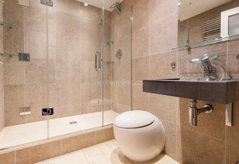 Bathroom view of Chelsea Harbour Image 2