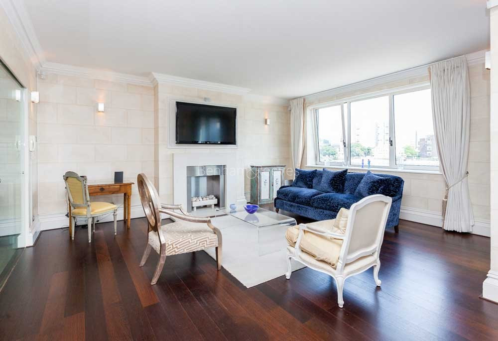 Reception view of Chelsea Harbour Image 1