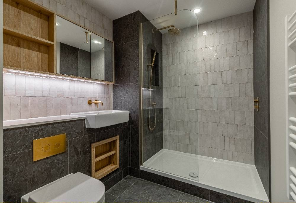Bathroom view of The Draper Image 4