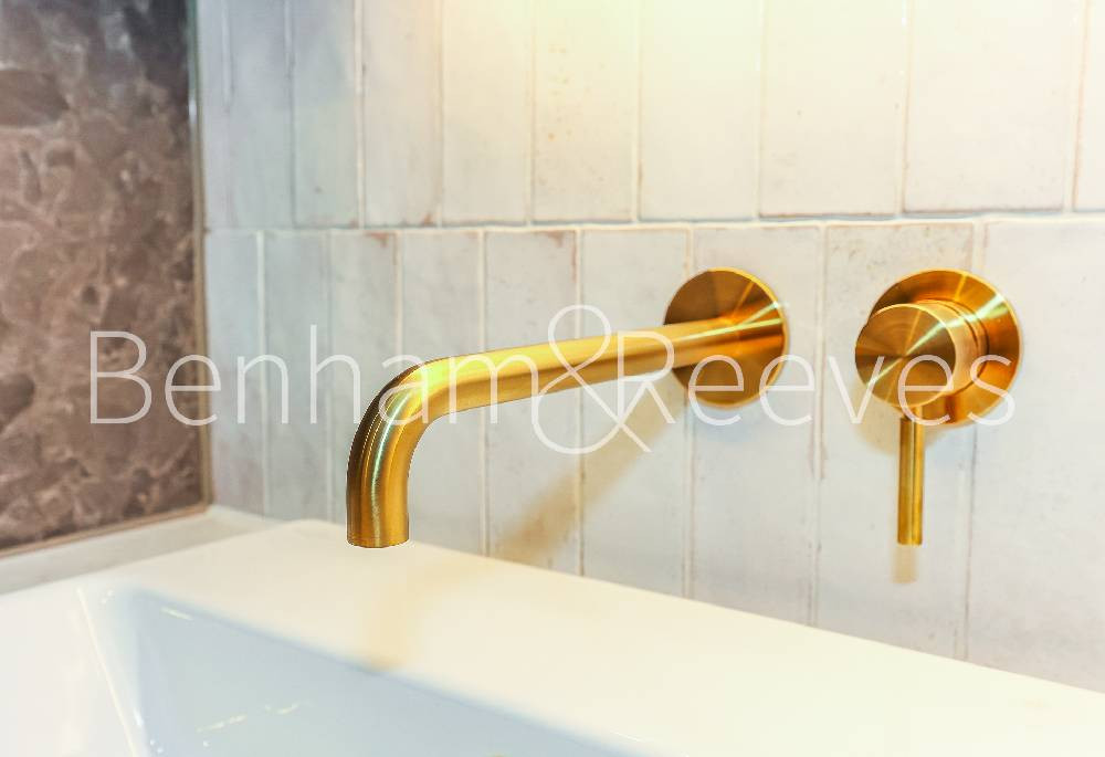 Bathroom view of The Draper Image 6