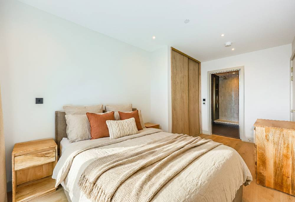 Bedroom view of The Draper Image 5