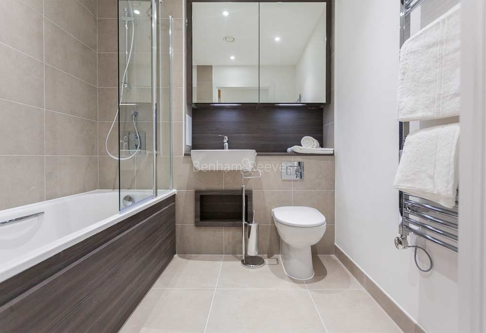 Bathroom view of Upton Gardens Image 1