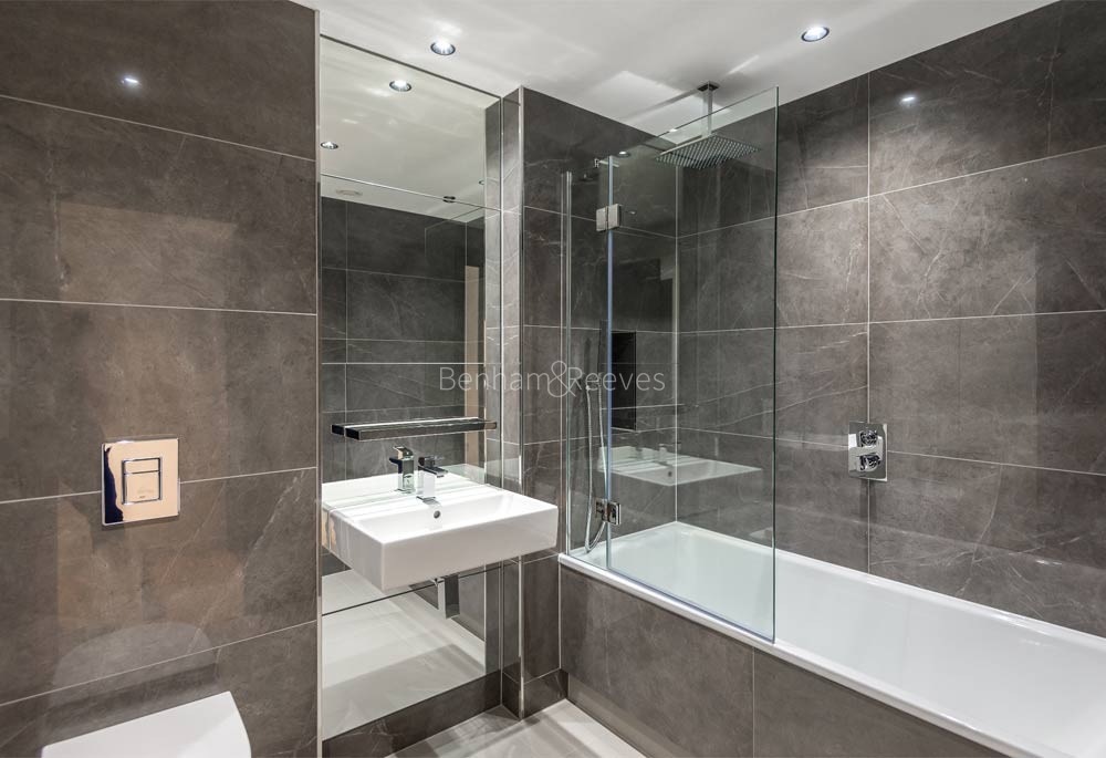 Bathroom view of Vista, Chelsea Bridge Image 1