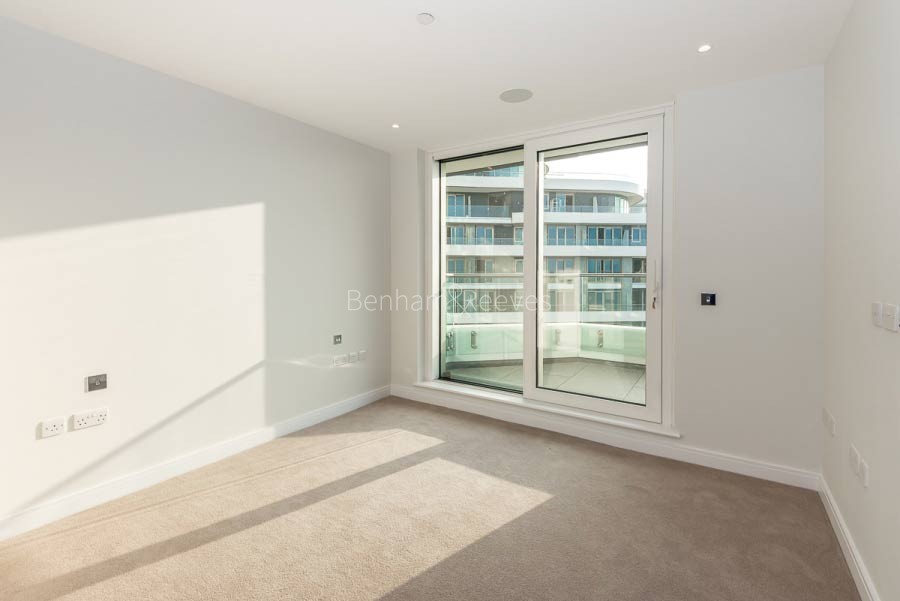 Bedroom view of Vista, Chelsea Bridge Image 1