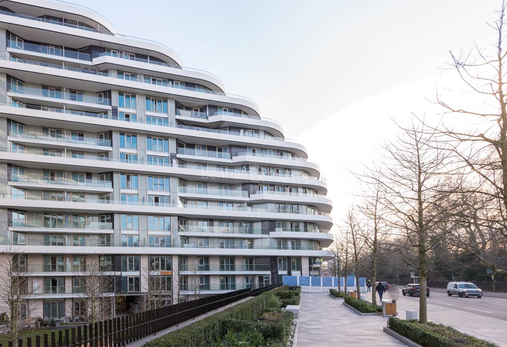 Exterior view of Vista, Chelsea Bridge Image 1