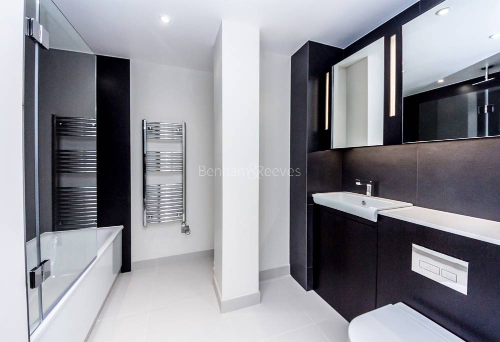 Bathroom view of Wapping Riverside Image 1