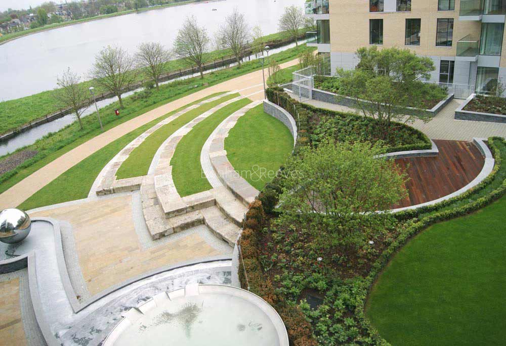 Exterior view of Woodberry Park Apartments Image 1