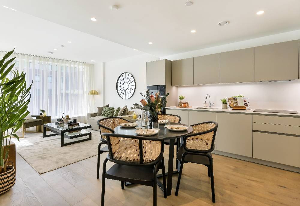 Kitchen view of Chiswick Green Image 1