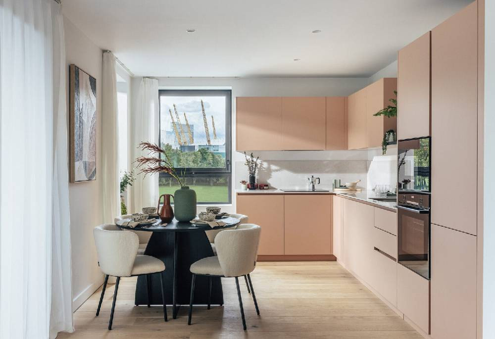 Kitchen view of Peninsula Gardens Image 1